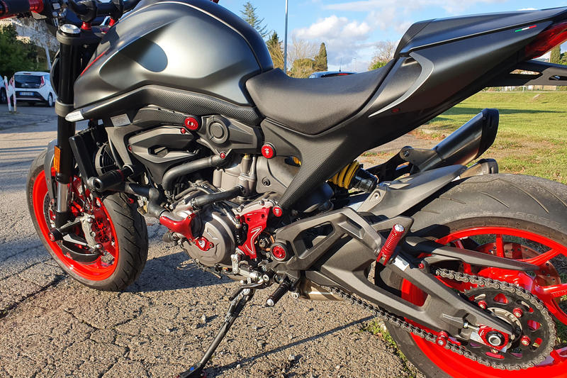 Central bolt kit for OEM rearsets Ducati