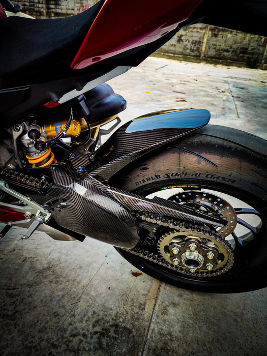 DUCATI PANIGALE V4 2018+ CARBON FIBER SWINGARM COVER PROTECTOR